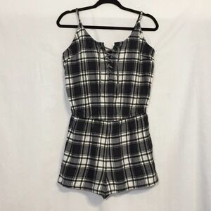 𝅺aerie Flannel Spaghetti Strap Lace Up Front Romper Women's Size M Black White